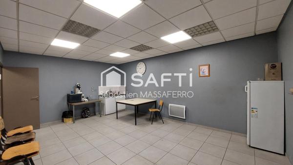 Local industriel avec stockage, atelier et bureaux