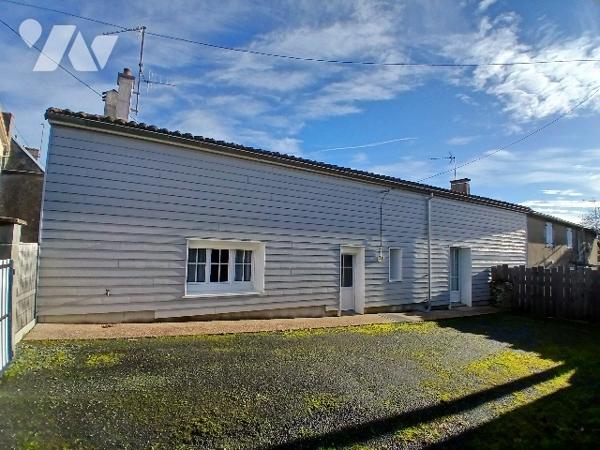 Maison à vendre de plain-pied à SAINT-AUBIN-LE-CLOUD (79450)