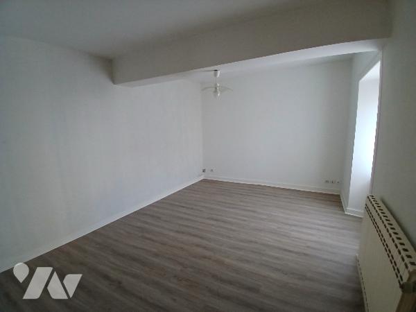 Maison à vendre de plain-pied à SAINT-AUBIN-LE-CLOUD (79450)