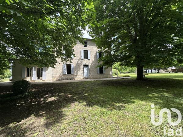 Maison 8 pièces de 240 m² à Tonneins (47400)