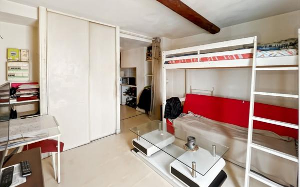 Immeuble à vendre    3 pièces •  Béziers