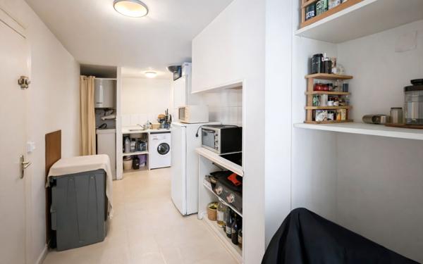 Immeuble à vendre    3 pièces •  Béziers