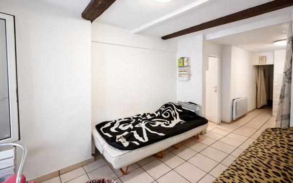 Immeuble à vendre    3 pièces •  Béziers