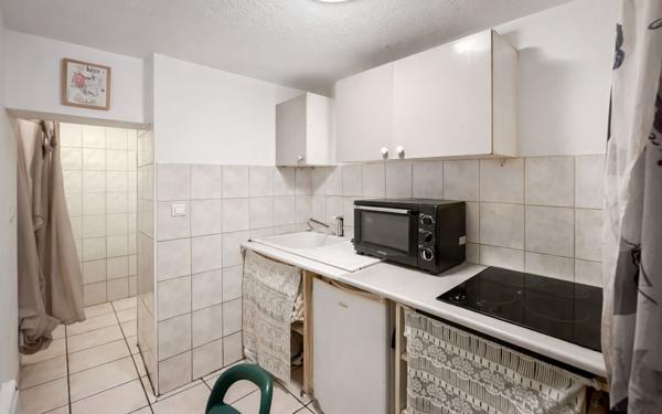 Immeuble à vendre    3 pièces •  Béziers