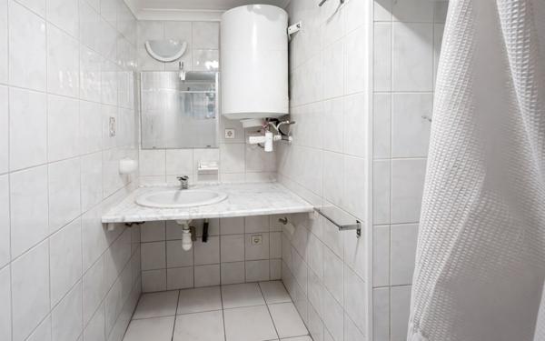 Immeuble à vendre    3 pièces •  Béziers