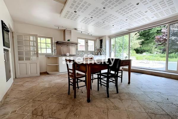 Maison
         9 pièces
        - 345 m² Bien prestige 419 000 € *