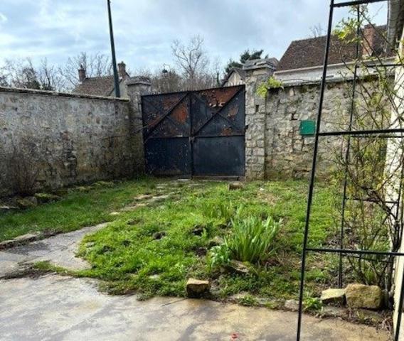 Maison 3 pièces, jardin et garage, fort potentiel