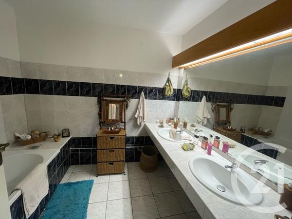 Appartement F3 à vendre  3 pièces - 65 m2 ST DENIS - 974