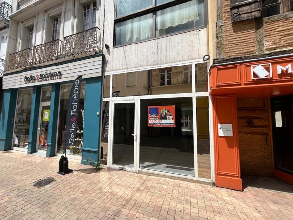 Local commercial à louer dans la rue de Paris. Prix raisonnable. Emplacement numéro 1 à Villeneuve sur Lot , Villeneuve sur lot
