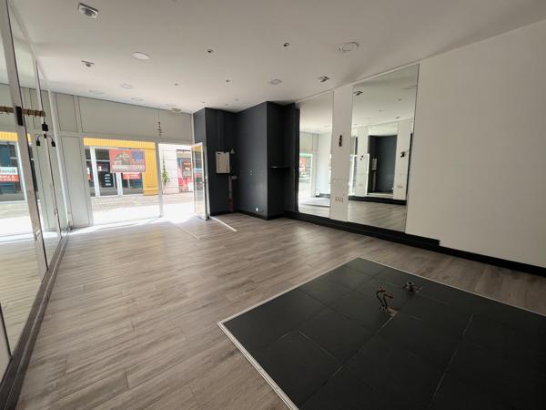 Local commercial à louer dans la rue de Paris. Prix raisonnable. Emplacement numéro 1 à Villeneuve sur Lot , Villeneuve sur lot