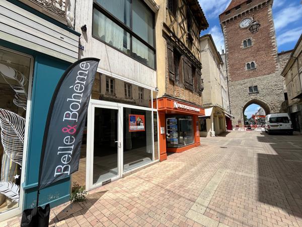 Local commercial à louer dans la rue de Paris. Prix raisonnable. Emplacement numéro 1 à Villeneuve sur Lot , Villeneuve sur lot