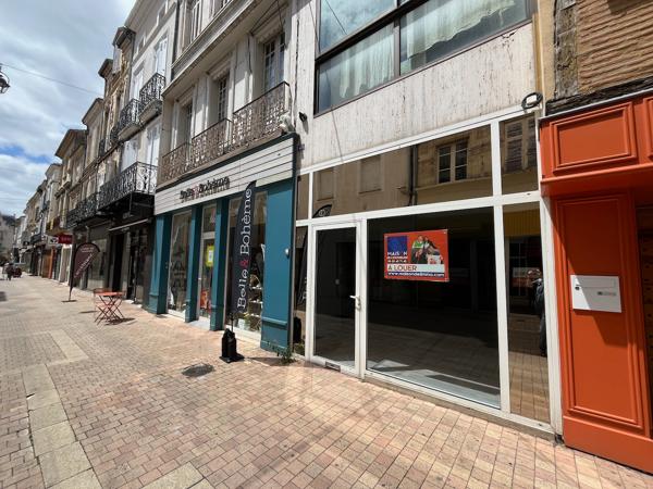 Local commercial à louer dans la rue de Paris. Prix raisonnable. Emplacement numéro 1 à Villeneuve sur Lot , Villeneuve sur lot