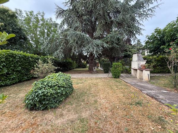 47300 VILLENEUVE SUR LOT Maison de ville avec jardin et garage proche commodités d'Eysses