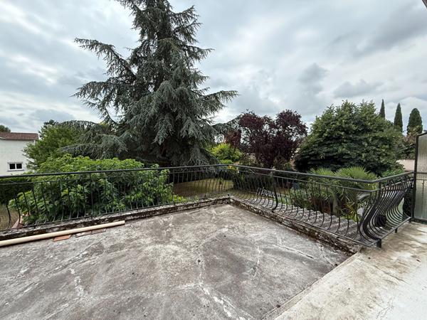 47300 VILLENEUVE SUR LOT Maison de ville avec jardin et garage proche commodités d'Eysses