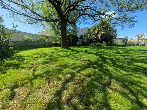 Maison de Charme avec Grand Jardin à Talmont-Saint-Hilaire