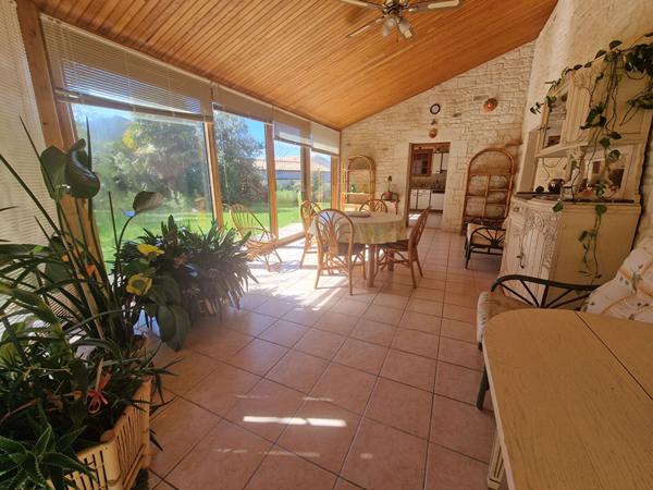 Maison de Charme avec Grand Jardin à Talmont-Saint-Hilaire