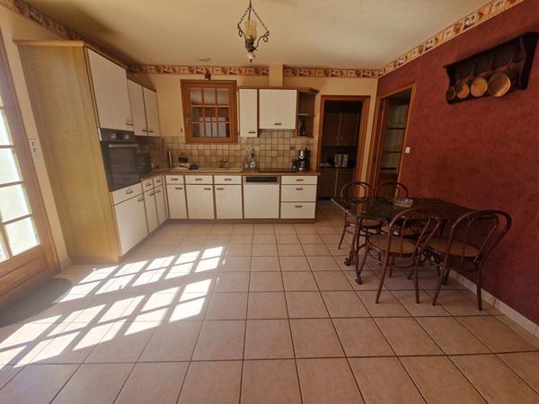 Maison de Charme avec Grand Jardin à Talmont-Saint-Hilaire