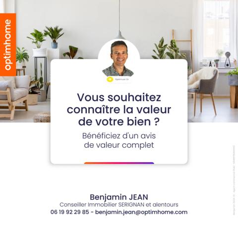 Maison récente de plain-pied avec piscine et extérieur paysagé