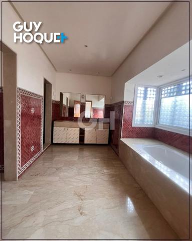 Villa Luxueuse avec 5 Suites ,piscine et Jardin Splendide