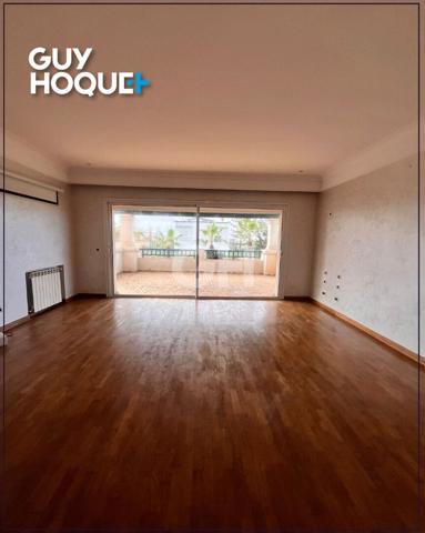 Villa Luxueuse avec 5 Suites ,piscine et Jardin Splendide