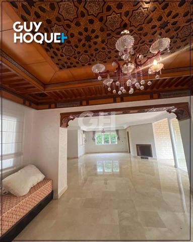 Villa Luxueuse avec 5 Suites ,piscine et Jardin Splendide