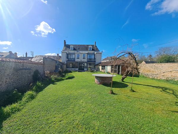 A VENDRE: ELEGANTE MAISON BOURGEOISE A LA FLECHE