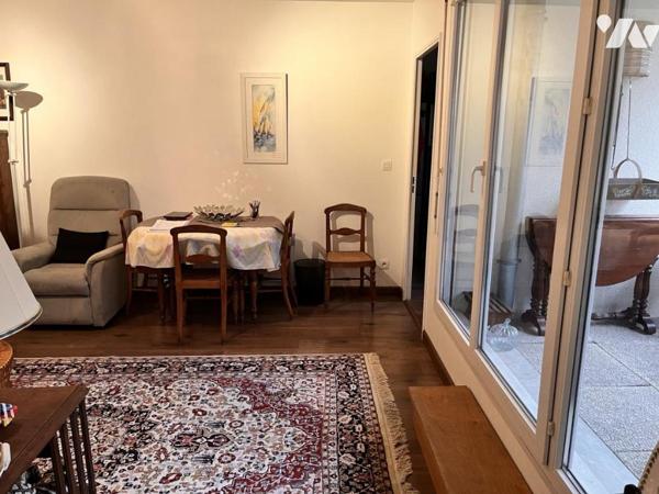 Joli type 2 avec terrasse dans résidence très calme en centre ville