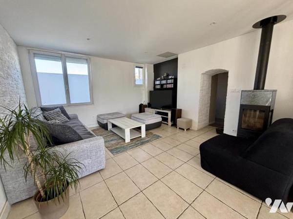 SAINT-CHRISTOPHE-DU-BOIS – BOURG – MAISON DE PLAIN-PIED EN PIERRE