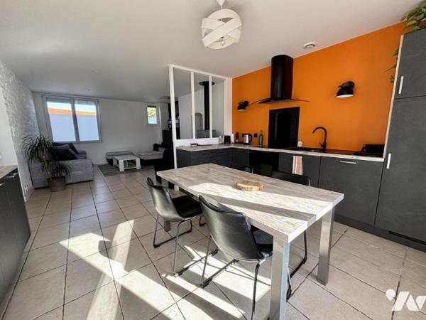 SAINT-CHRISTOPHE-DU-BOIS – BOURG – MAISON DE PLAIN-PIED EN PIERRE