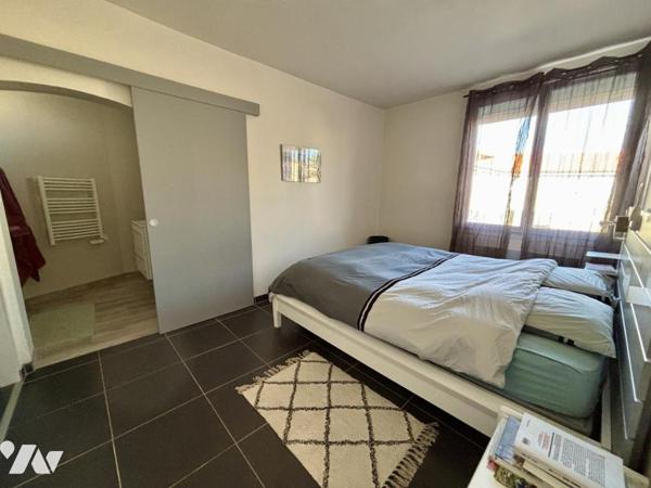 SAINT-CHRISTOPHE-DU-BOIS – BOURG – MAISON DE PLAIN-PIED EN PIERRE