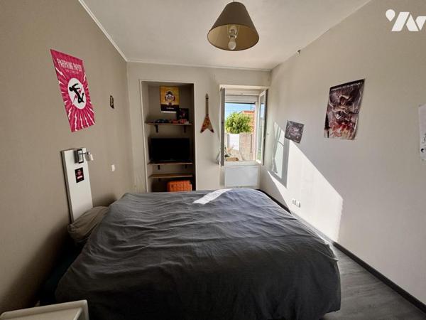 SAINT-CHRISTOPHE-DU-BOIS – BOURG – MAISON DE PLAIN-PIED EN PIERRE