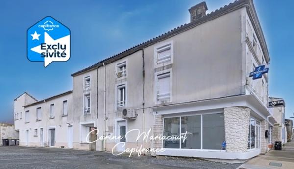 Immeuble de rapport au cœur de La Crèche (79): deux T2, deux T3 et un local commercial