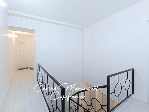 Immeuble de rapport au cœur de La Crèche (79): deux T2, deux T3 et un local commercial