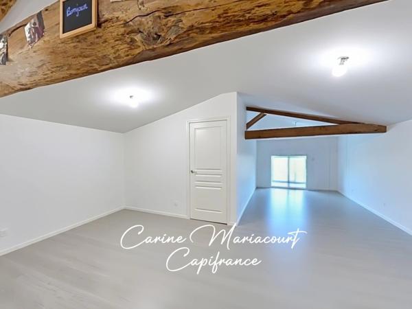 Immeuble de rapport au cœur de La Crèche (79): deux T2, deux T3 et un local commercial