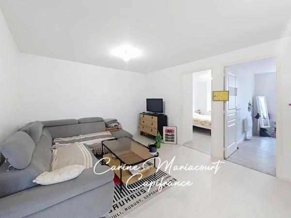 Immeuble de rapport au cœur de La Crèche (79): deux T2, deux T3 et un local commercial