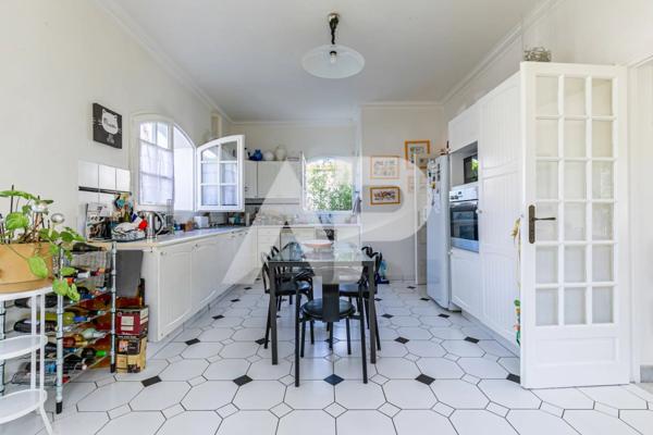 Séduisante demeure - RARE - Quartier Percy Schneider €1 240 000 ** - Ref : 83345837I