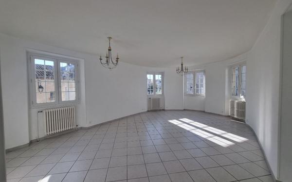 Appartement à louer    3 pièces •  Bourg-Saint-Andéol