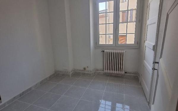 Appartement à louer    3 pièces •  Bourg-Saint-Andéol