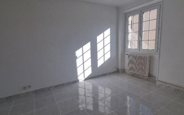 Appartement à louer    3 pièces •  Bourg-Saint-Andéol