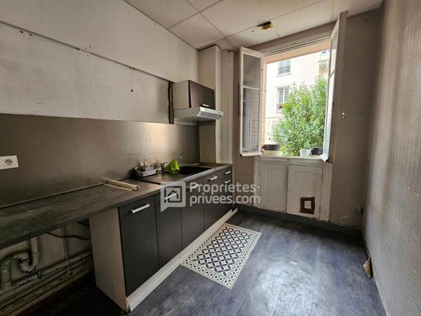 EXCLUSIVITE SURESNES - MURS COMMERCIAUX LIBRES AVEC LOGEMENT 231.49 m2