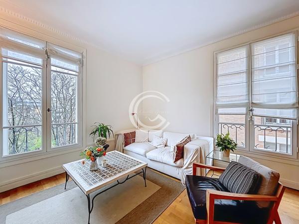 Paris (75015) GRAND 2 PIECES, 5È ASCENSEUR