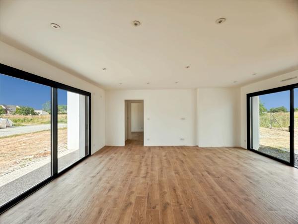 BRAIN SUR L'AUTHION : Belle maison contemporaine d'architecte avec vie de plain-pied, 4 chambres, garage et jardin.