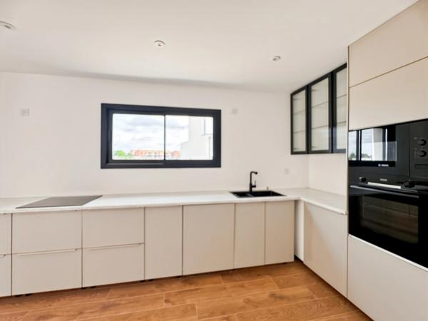 BRAIN SUR L'AUTHION : Belle maison contemporaine d'architecte avec vie de plain-pied, 4 chambres, garage et jardin.