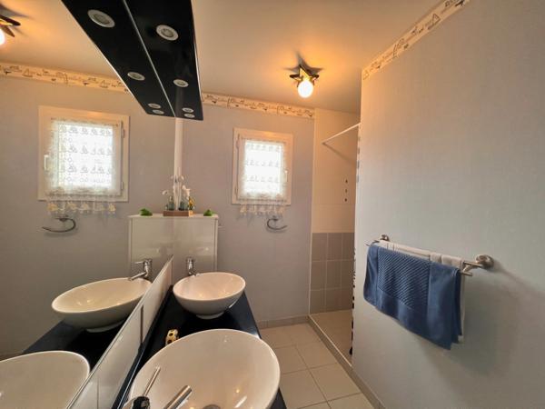 Maison à vendre 7 pièces LE PALAIS SUR VIENNE (87)