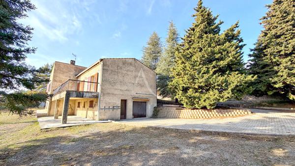 VILLA LUMINEUSE DE 125M2 GARAGE AU CALME JARDIN ARBORE A PIERREVERT
