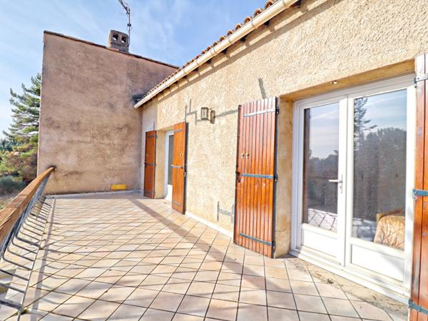 VILLA LUMINEUSE DE 125M2 GARAGE AU CALME JARDIN ARBORE A PIERREVERT