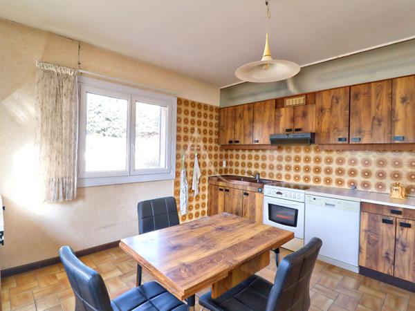 VILLA LUMINEUSE DE 125M2 GARAGE AU CALME JARDIN ARBORE A PIERREVERT