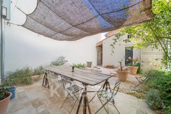 Maison de caractère rénovée, 4 suites, patio intimiste
