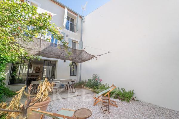 Maison de caractère rénovée, 4 suites, patio intimiste