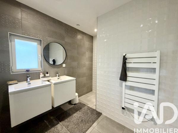 Maison à vendre 7 pièces 180 m² Saint-Étienne-de-Montluc